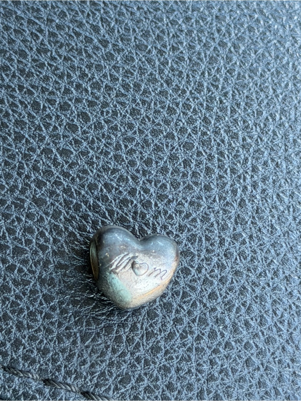 Pandora ‘’mom - lucky to have you’ charm